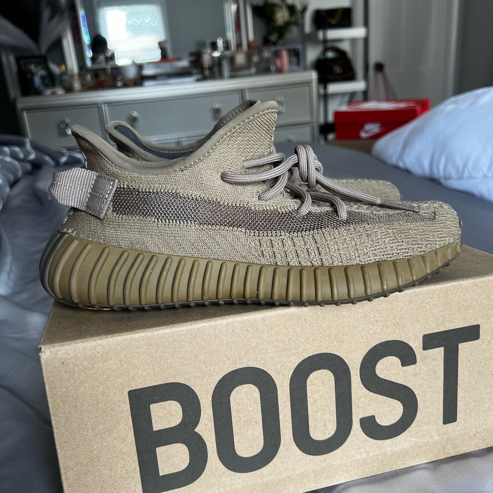 Yeezy 350 Earth Sneakers